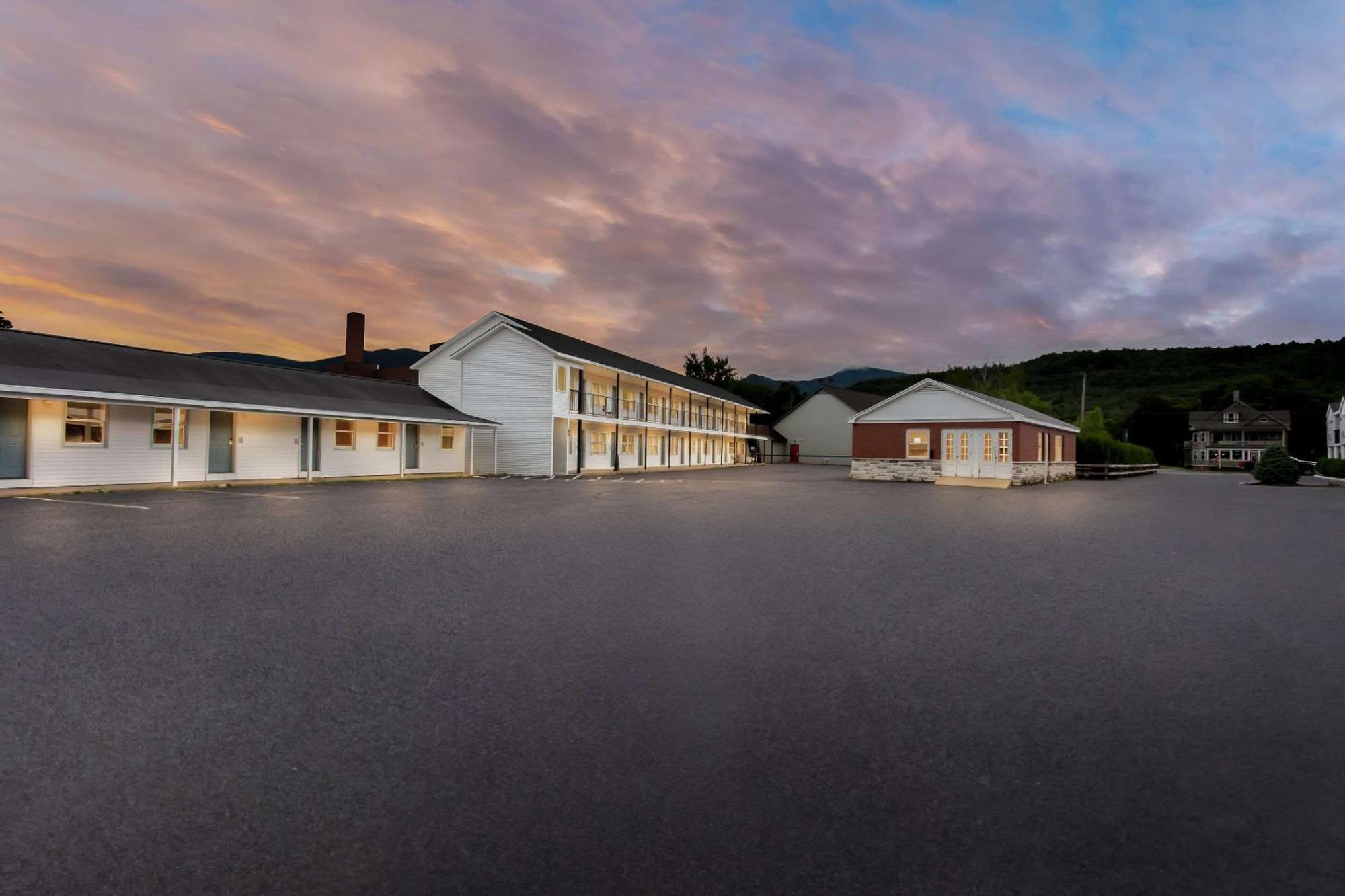Rodeway Inn ゴーラム エクステリア 写真
